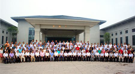 华纳娱乐公司董事长徐绥远出席2013浙商走进淄博投资贸易洽谈会暨项目签约仪式