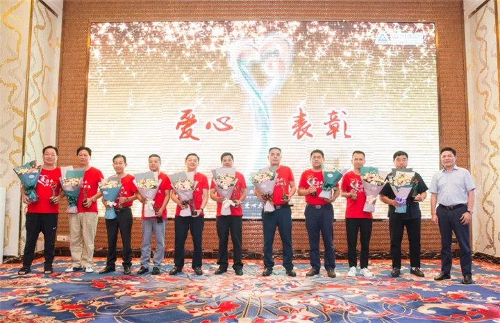 华纳青城国际项目部举行现场观摩会