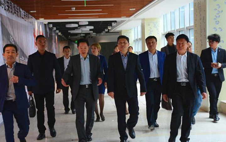华纳董事长程理财一行赴襄阳项目视察